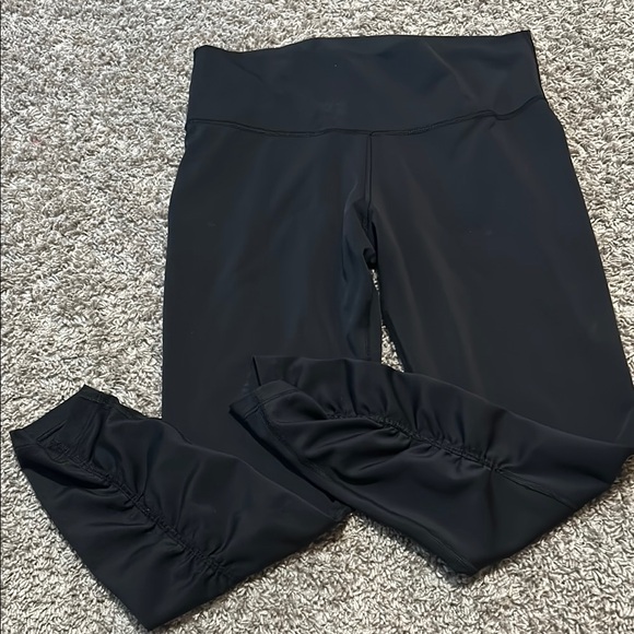 Nike Dri fit women’s ruffled calf crop large solid black leggings‎ super soft - Picture 1 of 5